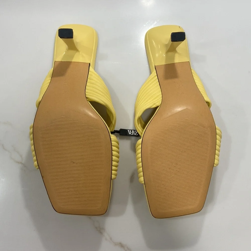 Zara bloggers fave yellow pleated square toe sandal - Picture 6 of 11